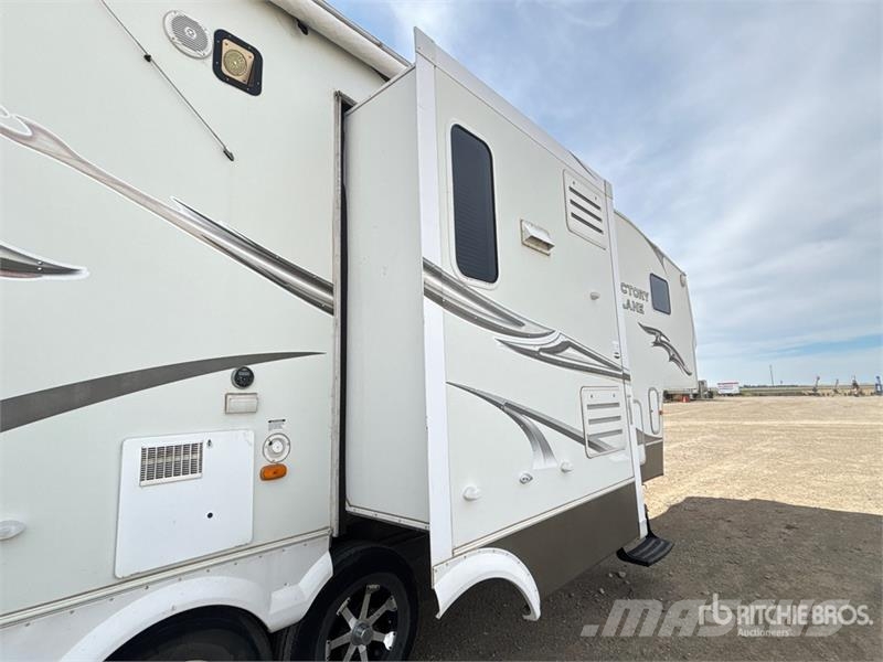 Dutchmen 38SRV-H5 38 ft Tri/A Toy Hauler Travel Tr Інші причепи