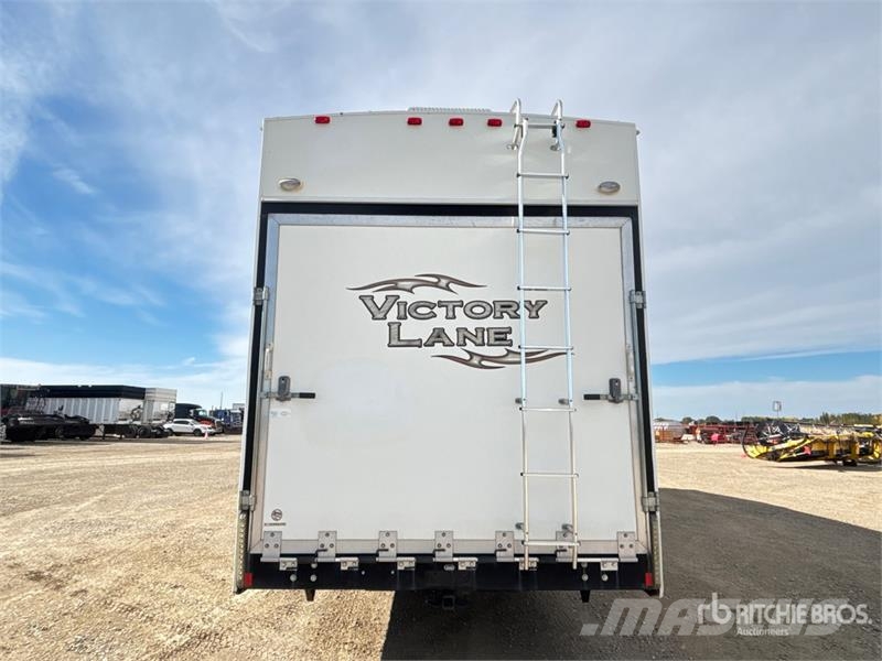 Dutchmen 38SRV-H5 38 ft Tri/A Toy Hauler Travel Tr Інші причепи