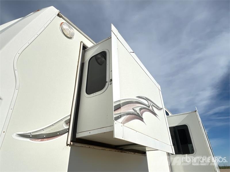Dutchmen 38SRV-H5 38 ft Tri/A Toy Hauler Travel Tr Інші причепи
