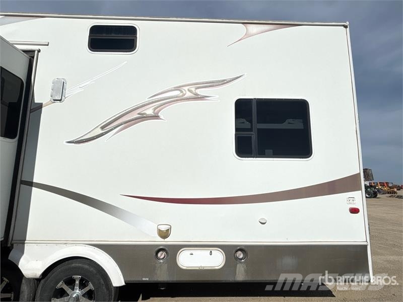 Dutchmen 38SRV-H5 38 ft Tri/A Toy Hauler Travel Tr Інші причепи