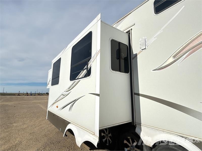 Dutchmen 38SRV-H5 38 ft Tri/A Toy Hauler Travel Tr Інші причепи