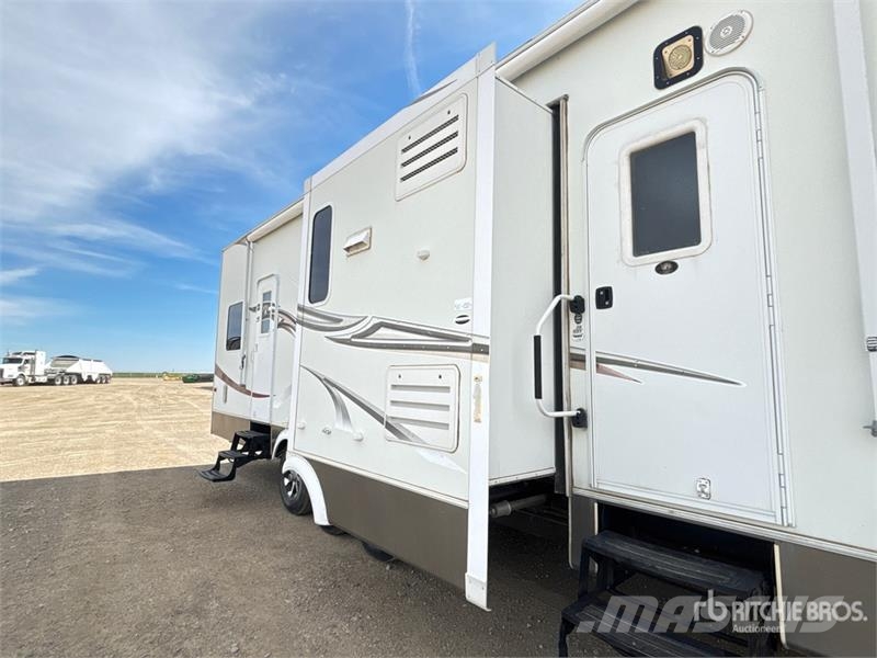 Dutchmen 38SRV-H5 38 ft Tri/A Toy Hauler Travel Tr Інші причепи