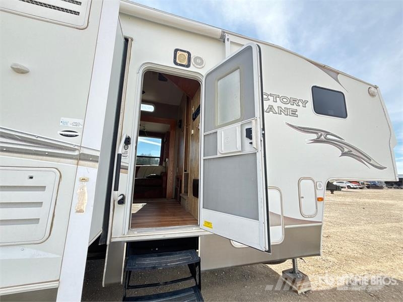 Dutchmen 38SRV-H5 38 ft Tri/A Toy Hauler Travel Tr Інші причепи