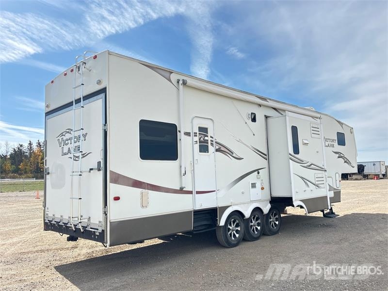 Dutchmen 38SRV-H5 38 ft Tri/A Toy Hauler Travel Tr Інші причепи