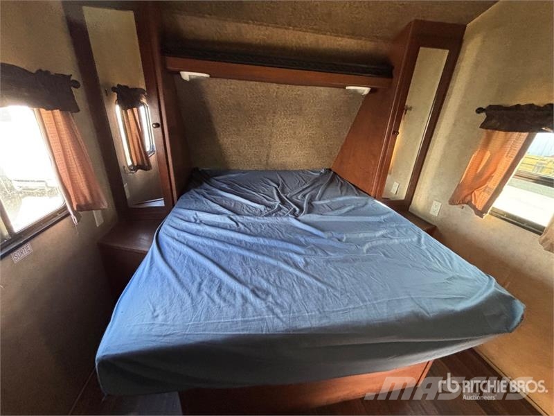  Dutchmen Island Trail 34 ft T/A Travel Trailer Інші причепи