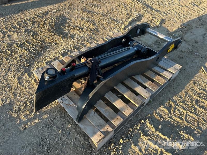 Dynamic 42 in Hydraulic Excavator Thumb - Fits 150/200 دلاء