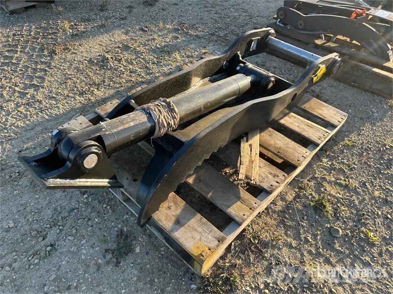 Dynamic 42 in Hydraulic Excavator Thumb - Fits 150/200 دلاء