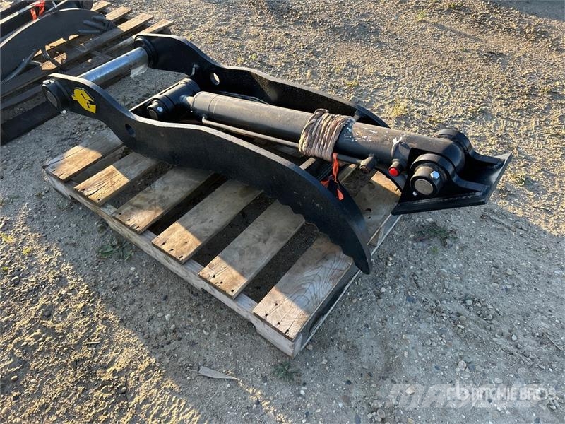 Dynamic 42 in Hydraulic Excavator Thumb - Fits 150/200 دلاء