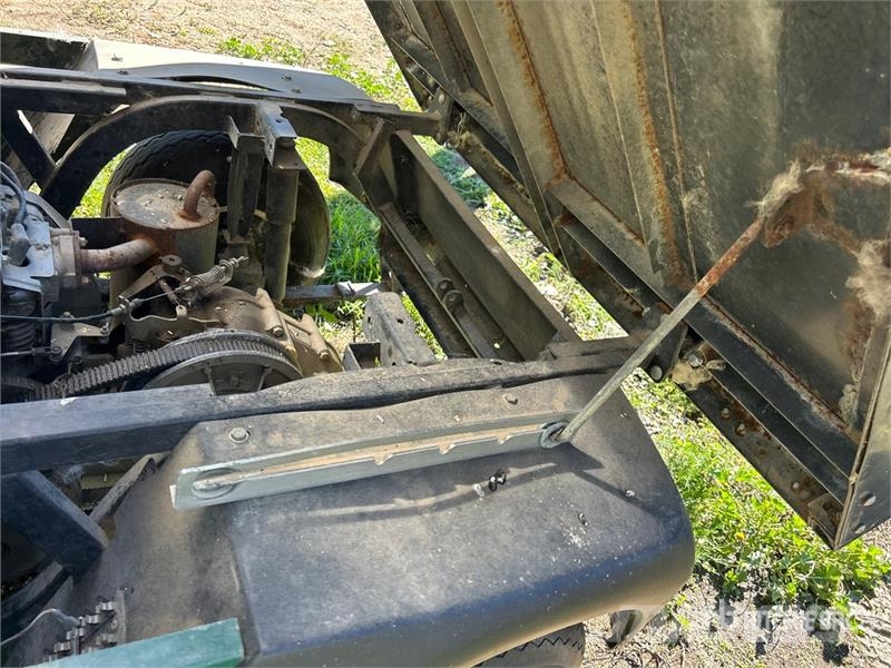 E-Z-GO Workhorse 1200G Golf Cart (Inoperable) Golf cart