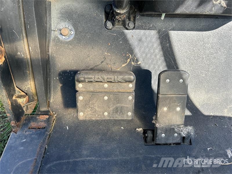 E-Z-GO Workhorse 1200G Golf Cart (Inoperable) Golf cart