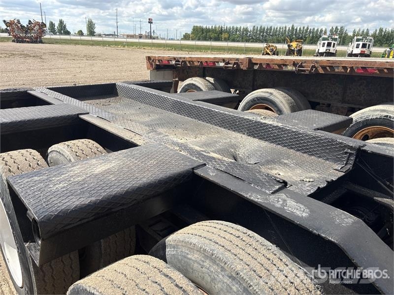 Eager Beaver Tri/A Removable Gooseneck Lowboy Trailer Nízko rámové nákladné automobily