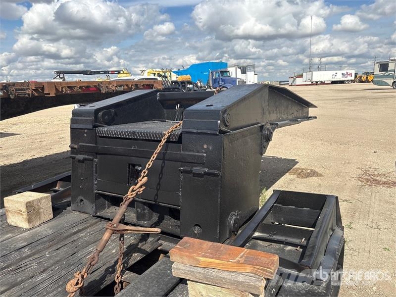 Eager Beaver Tri/A Removable Gooseneck Lowboy Trailer Nízko rámové nákladné automobily