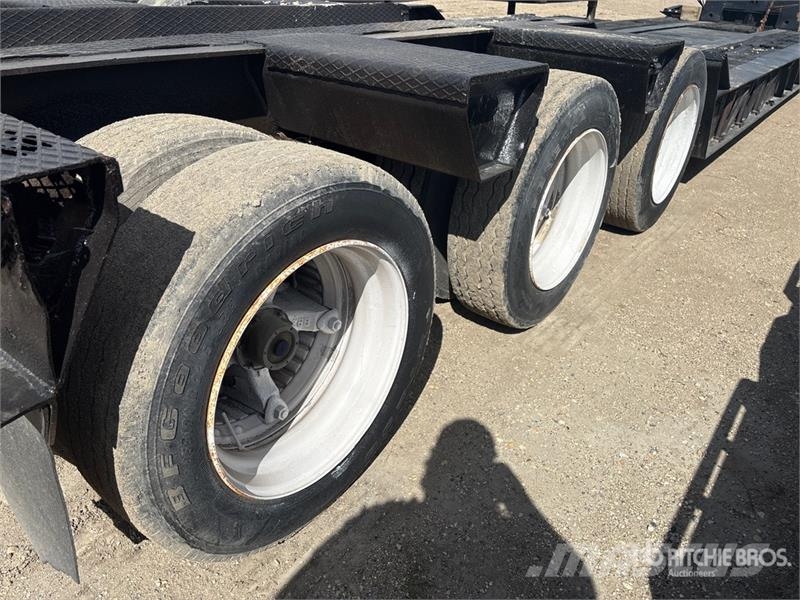 Eager Beaver Tri/A Removable Gooseneck Lowboy Trailer Nízko rámové nákladné automobily
