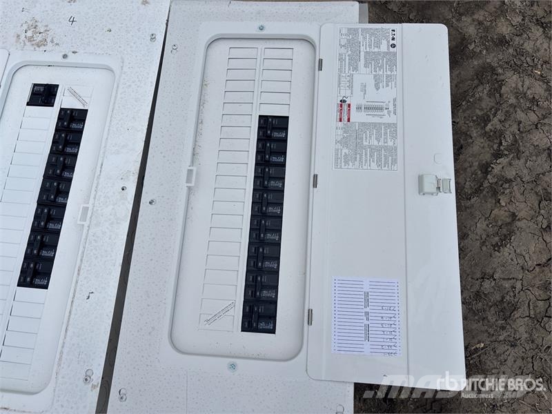 Eaton of (3) Eaton Electrical Panels Andre komponenter