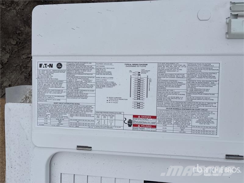 Eaton of (3) Eaton Electrical Panels Andre komponenter