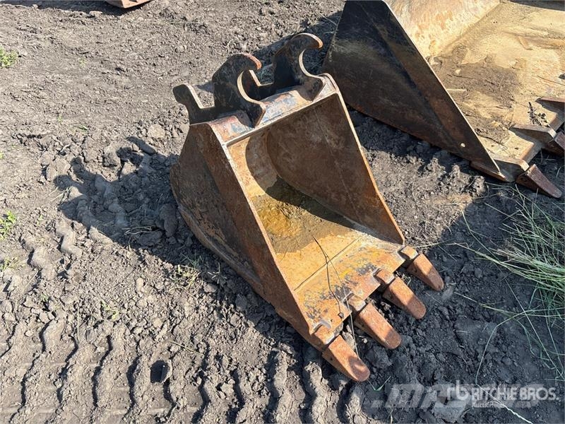  EFI 17 in Mini Excavator Bucket - Fits Hitachi ZX3 Godet