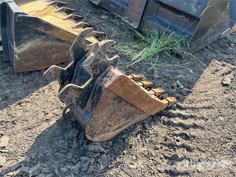  EFI 17 in Mini Excavator Bucket - Fits Hitachi ZX3 Godet