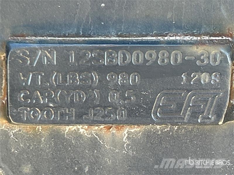 EFI 30DB120 30 in 0.5 cyd Q/C Digging Excavator Bu Kašike / Korpe