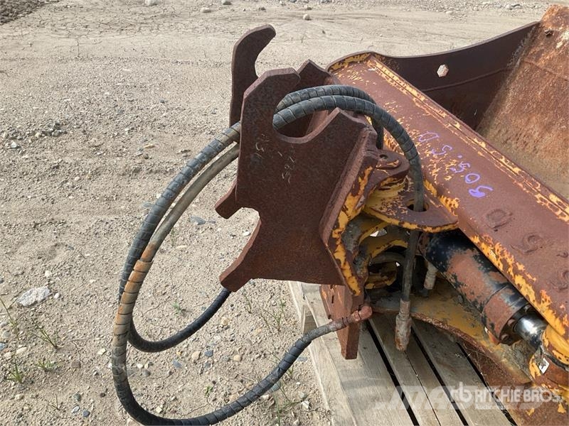 EFI 46 in Q/C Hydraulic Tilting Excavator Bucket - Godet