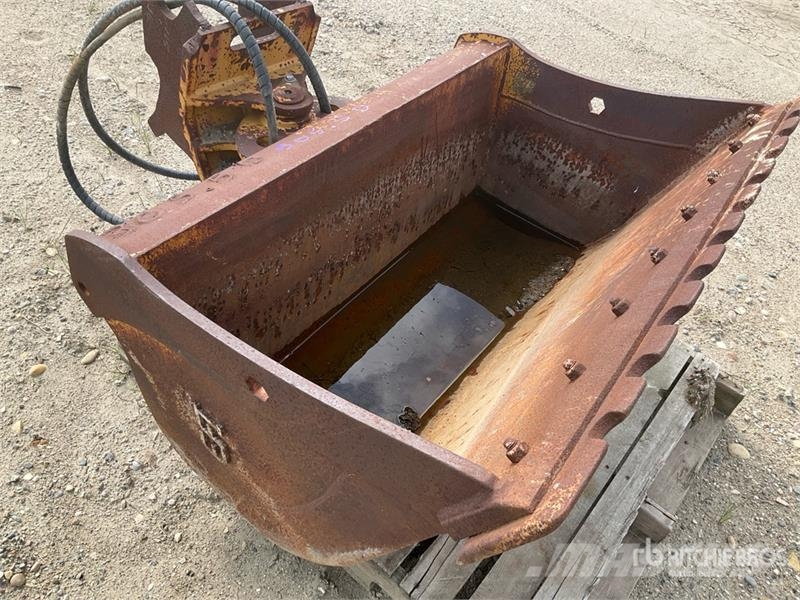 EFI 46 in Q/C Hydraulic Tilting Excavator Bucket - Godet