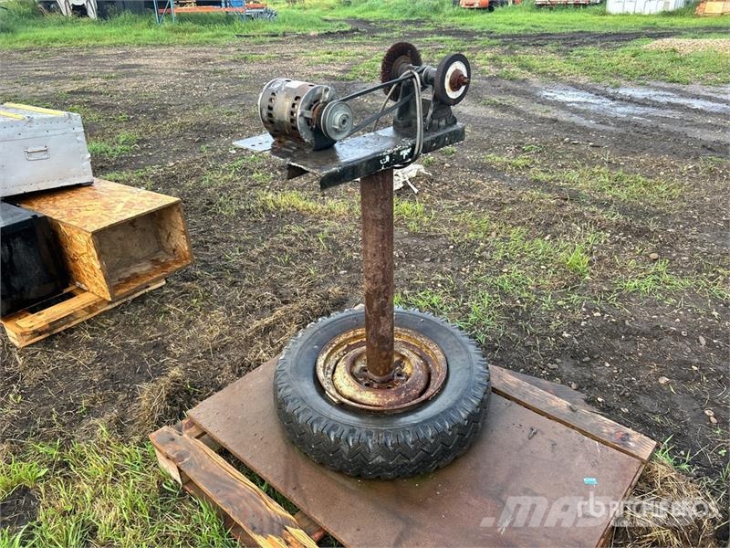 Electric Bench Grinder/Wire Wheel on Stand Drugi deli