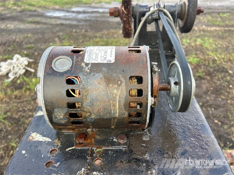 Electric Bench Grinder/Wire Wheel on Stand Drugi deli