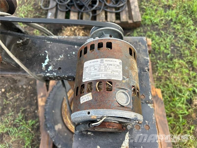 Electric Bench Grinder/Wire Wheel on Stand Drugi deli