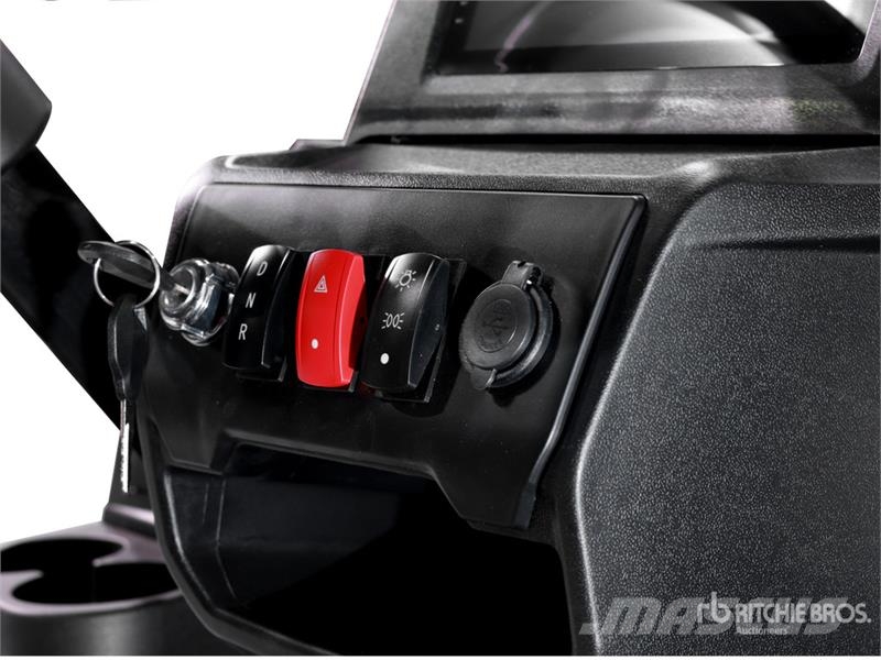 Electric Black Four-Seater Golf Cart (Unused) Golfkarretjes / golf carts