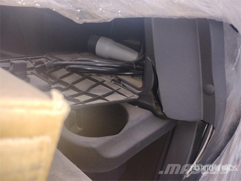 Electric Black Four-Seater Golf Cart (Inoperable) عربات الجولف