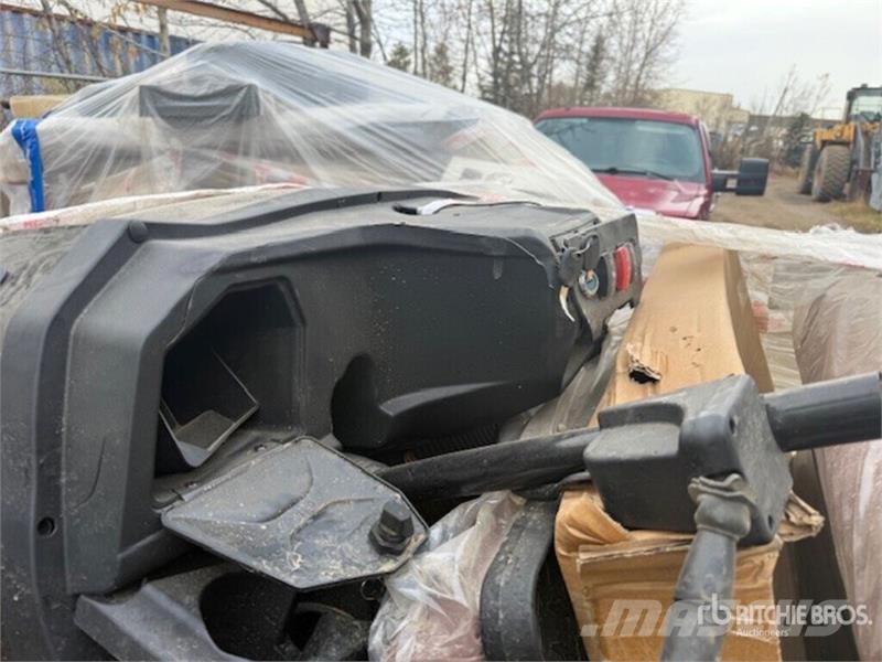 Electric Black Four-Seater Golf Cart (Inoperable) عربات الجولف