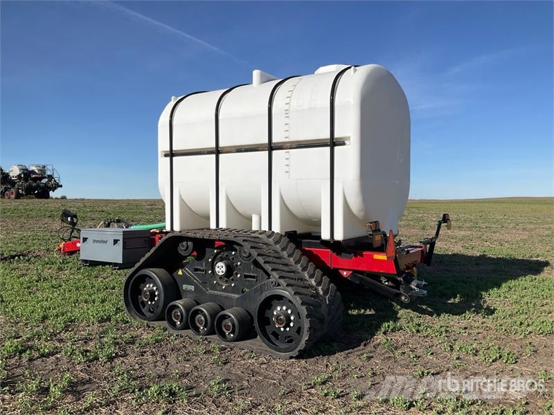 Elmers LC4250 4500 gal Tow-Behind Tracked Fertilizer Cart معدات فرد المواد المعدنية