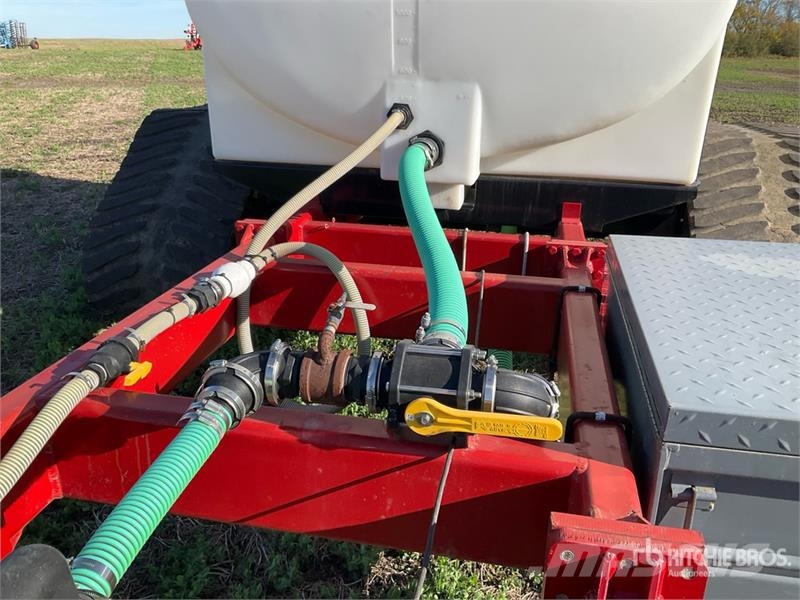 Elmers LC4250 4500 gal Tow-Behind Tracked Fertilizer Cart معدات فرد المواد المعدنية