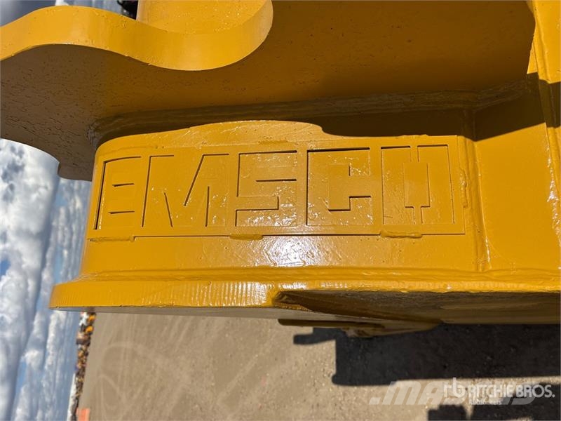 Emsco 54 in Q/C Digging Excavator Bucket - Fits Ca 挖斗