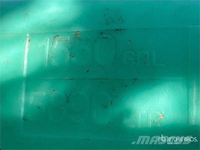 Enduraplas 1550 gal Poly Water Tank Polttoaine- ja lisäainesäiliöt