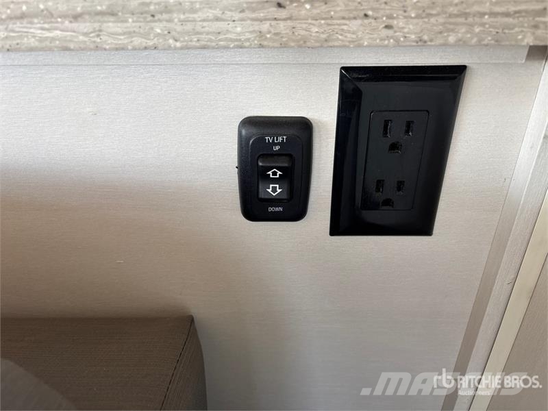 Entegra Vision XL 34G Motor Home Kampery i przyczepy kempingowe