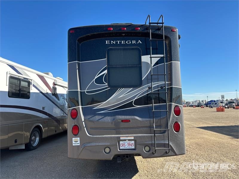 Entegra Vision XL 34G Motor Home Kampery i przyczepy kempingowe