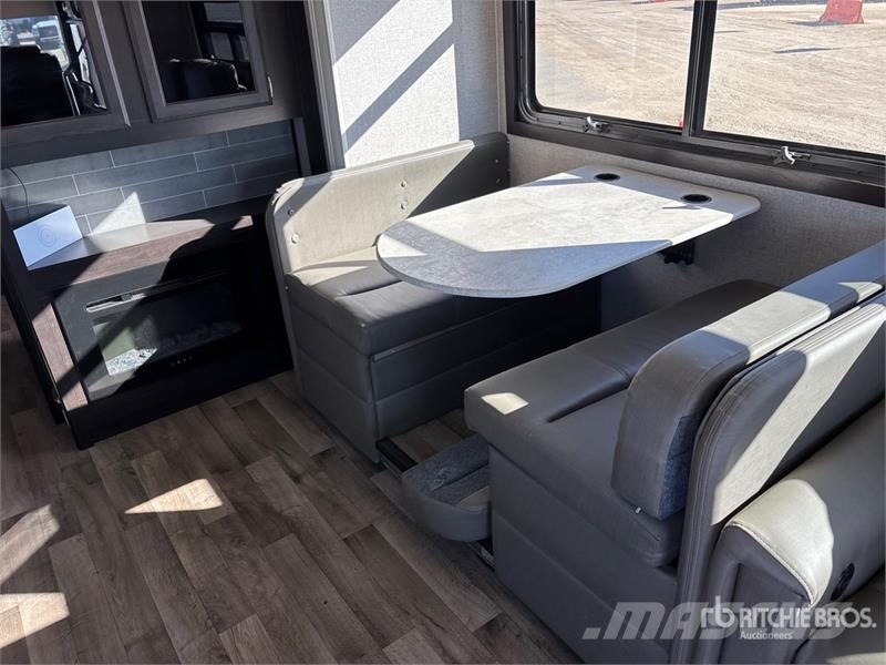 Entegra Vision XL 34G Motor Home Kampery i przyczepy kempingowe