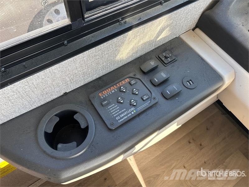 Entegra Vision XL 34G Motor Home Kampery i przyczepy kempingowe