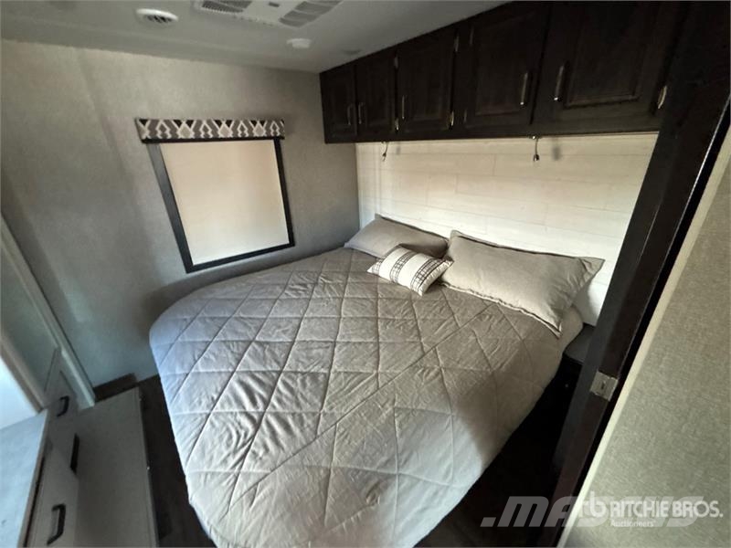 Entegra Vision XL 34G Motor Home Kampery i przyczepy kempingowe
