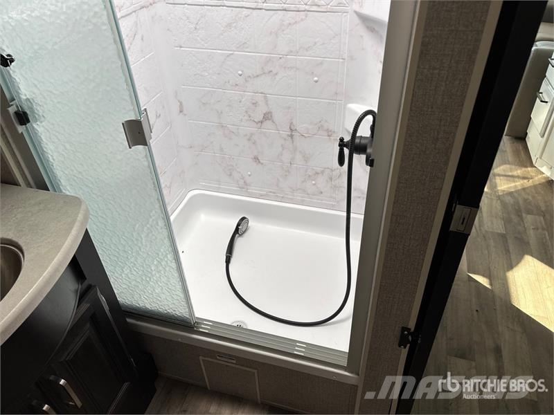 Entegra Vision XL 34G Motor Home Kampery i przyczepy kempingowe