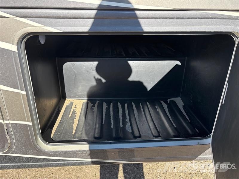 Entegra Vision XL 34G Motor Home Kampery i przyczepy kempingowe