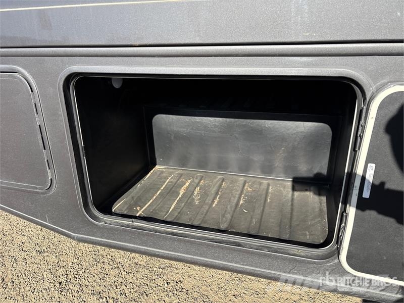 Entegra Vision XL 34G Motor Home Kampery i przyczepy kempingowe