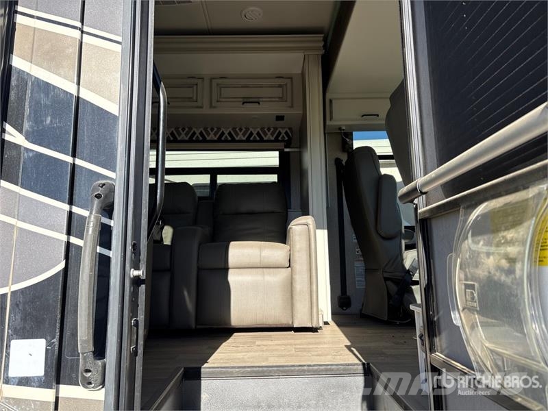 Entegra Vision XL 34G Motor Home Kampery i przyczepy kempingowe