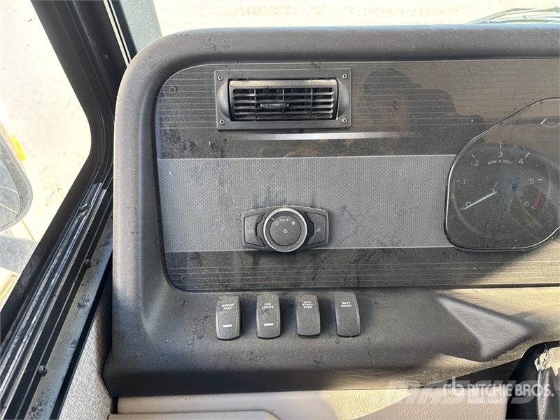 Entegra Vision XL 34G Motor Home Kampery i przyczepy kempingowe