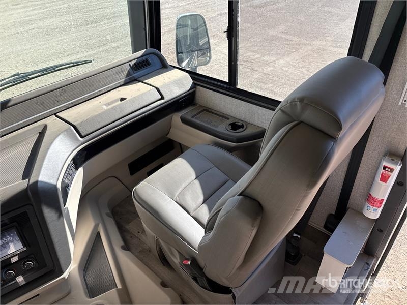 Entegra Vision XL 34G Motor Home Kampery i przyczepy kempingowe