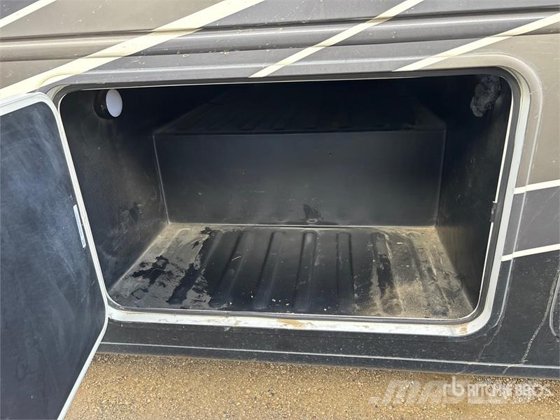 Entegra Vision XL 34G Motor Home Kampery i przyczepy kempingowe
