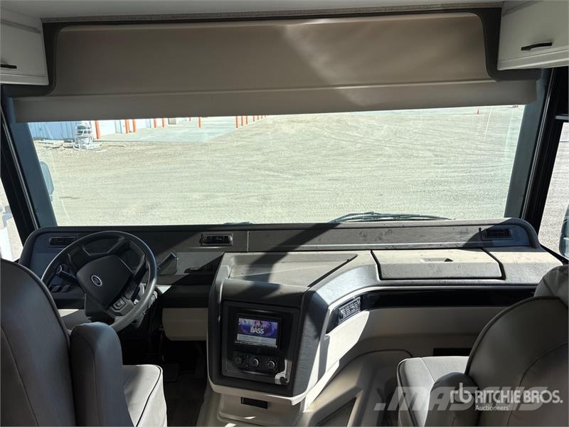 Entegra Vision XL 34G Motor Home Kampery i przyczepy kempingowe