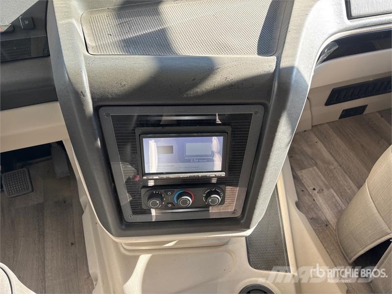 Entegra Vision XL 34G Motor Home Kampery i przyczepy kempingowe
