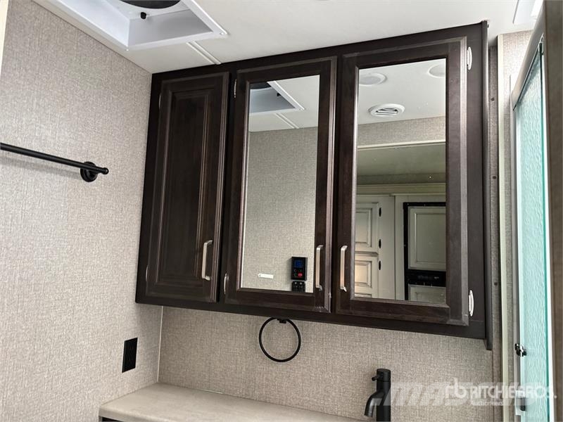 Entegra Vision XL 34G Motor Home Kampery i przyczepy kempingowe