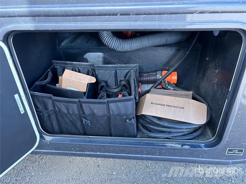 Entegra Vision XL 34G Motor Home Kampery i przyczepy kempingowe